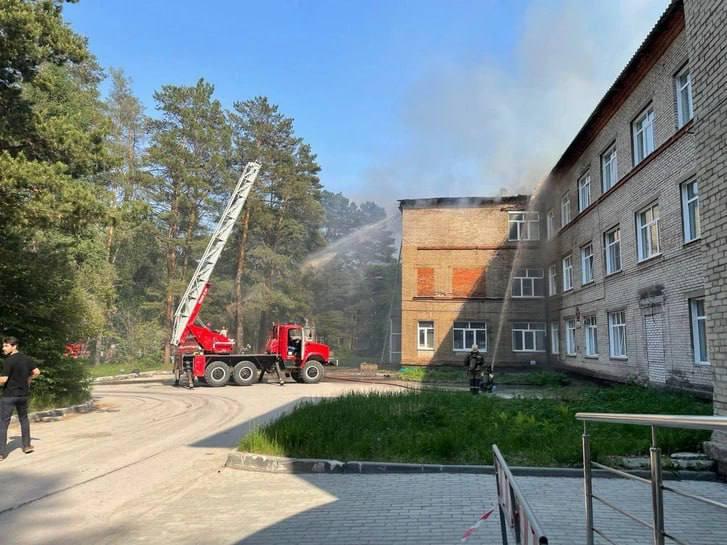 Фото В Новосибирске прокуратура начала проверку по факту пожара в Центральной клинической больнице 3